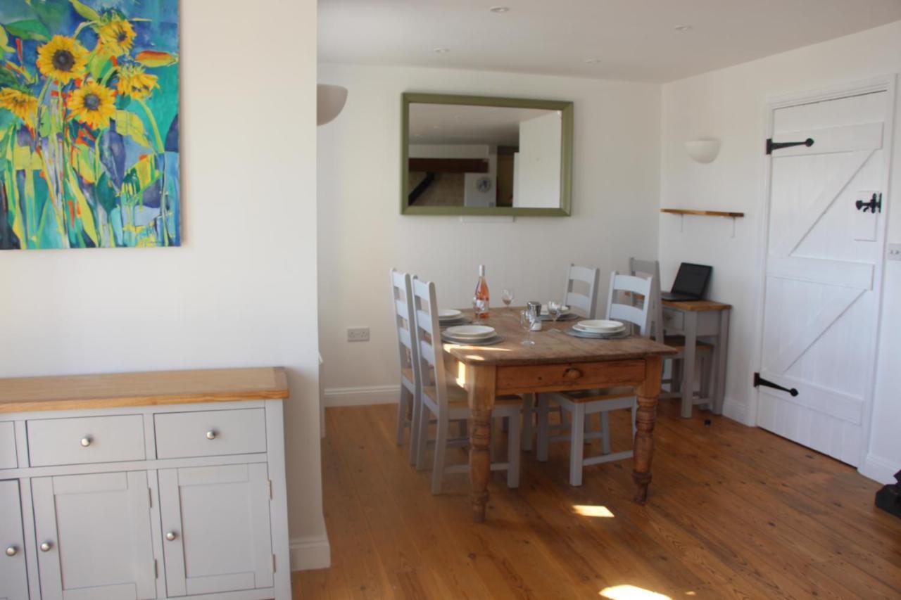 Coot Cottage - Holiday House With Fantastic Lake Views Somerford Keynes Exterior foto