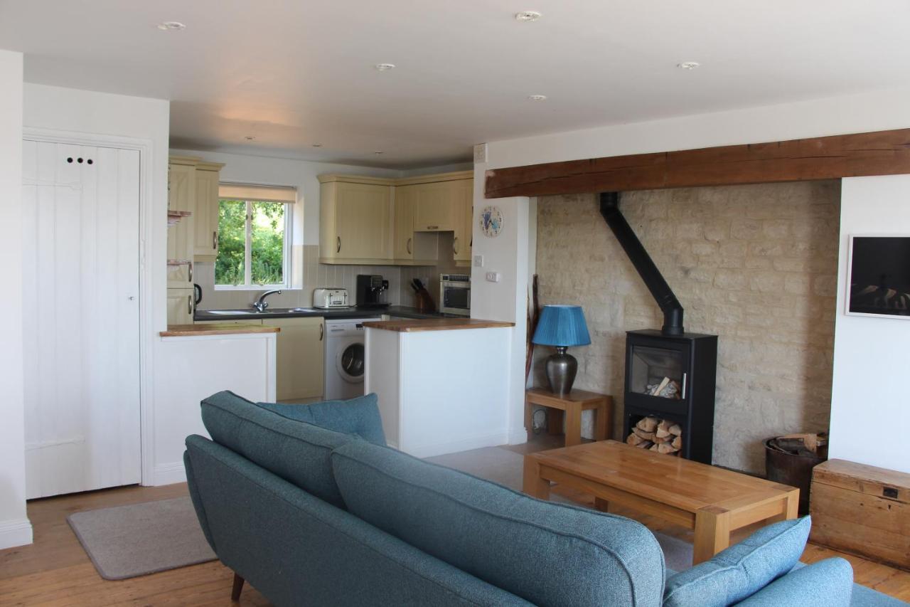 Coot Cottage - Holiday House With Fantastic Lake Views Somerford Keynes Exterior foto