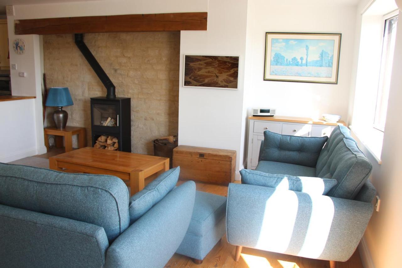 Coot Cottage - Holiday House With Fantastic Lake Views Somerford Keynes Exterior foto