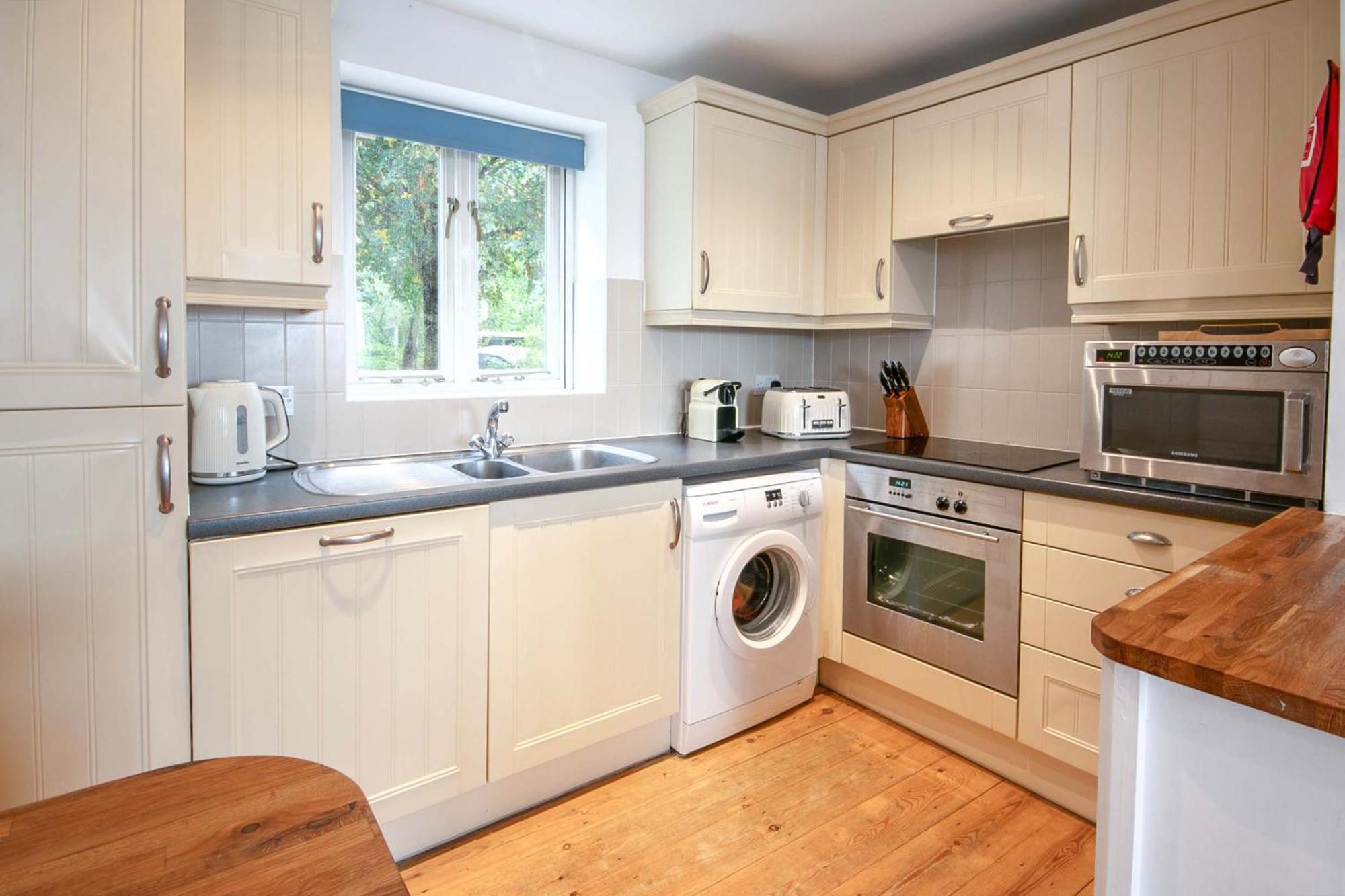 Coot Cottage - Holiday House With Fantastic Lake Views Somerford Keynes Exterior foto